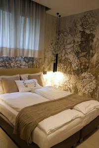 Zara Rooms