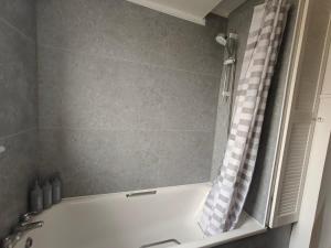 Spacious Double in Zone 2