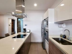 Icono 103 by Booking Guys Riviera