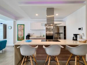 Icono 301 by Booking Guys Riviera