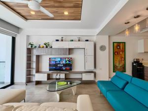 Icono 301 by Booking Guys Riviera