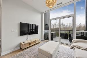 Lake Simcoe Stays - Friday Harbours Official Rental Program - Aspen Suite