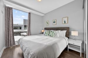 Lake Simcoe Stays - Friday Harbours Official Rental Program - Scyamore Suite