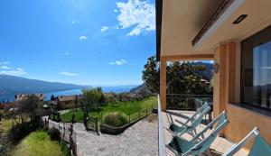 Villa Arianna Lake View Apartments with Pool