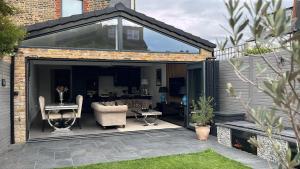 Grass Court Terrace - walking distance from Wimbledon Championships