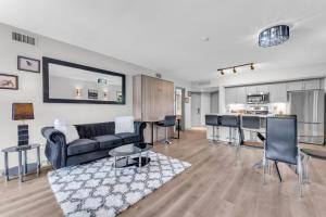 Horseshoe Valley ski resort Jacuzzi and King Bed