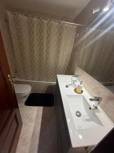 Habitación con baño privado en la mejor zona de Alcalá de Henares
