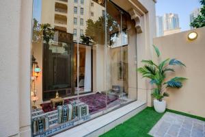 Chic 1 bed with lawn Zanzabeel Near Burj Khalifa