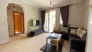 Çam ormanı içinde havuzlu daire