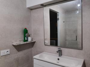 F17 triplex très proche de la lagune Pour famille seulement et Pour 6 adultes