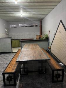 Casa com piscina e mesa de sinuca - 10min da Praia