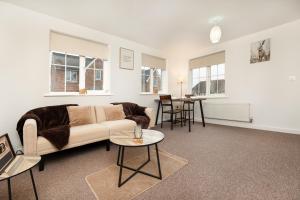 3-Bedroom Home - Sleeps 6 - Parking - Contractors