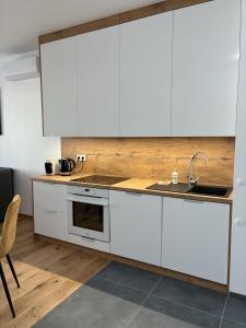 ATJ Kierbedzia - Olinek, AC, free parking, balcony