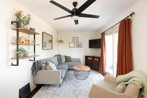 Modern West Plaza Home Walkable to Plaza 1127