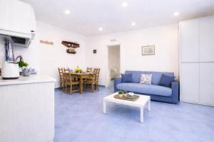 Cafiero Azure Flat