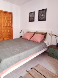 Casa Del Angel 2, Cosy 2 bed apartment,150m from Playa Los Locos plus beautiful swimming pool