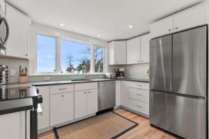 Waterfront Oasis with Game Room Newly Renovated