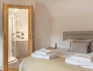 Luxury country oak beamed peaceful retreat