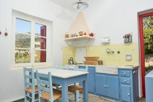 Cosy country house with treehouse in olive grove