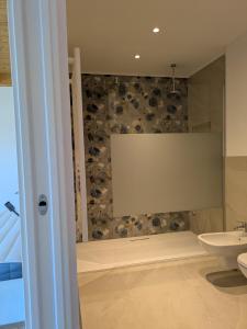 Rooms 2575