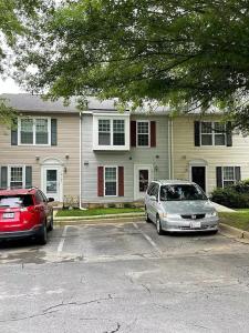 Unique stay in Gaithersburg with Baby Grand Piano, Fire Pit, and BBQ