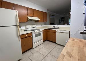 Unique stay in Gaithersburg with Baby Grand Piano, Fire Pit, and BBQ