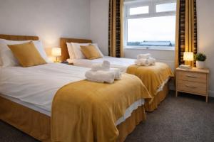 7 Single Beds perfect for work groups or families