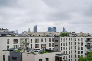 Wola Tower - 60m2, 2 rooms, Balcony with City View, Parks Nearby