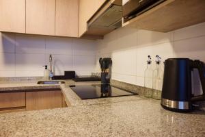 Terrace Vibe Chic Apartment Steps from Metro
