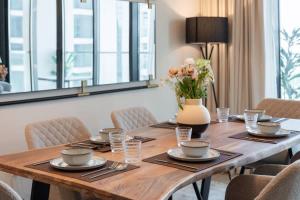 Ultra Luxury Vida Resort Style Golf & Pool Views