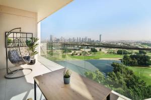 Ultra Luxury Vida Resort Style Golf & Pool Views