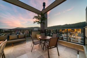 Aluguel Apto c Piscina no Terraço - Bombinhas