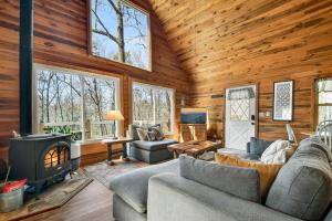 Serenity Woods - Pet Friendly - Gazebo w Rocking Chairs + Fire Table