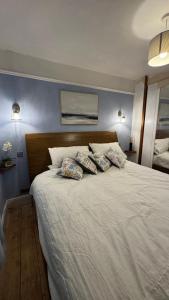 Home from Home by the Sea, dog-friendly, parking