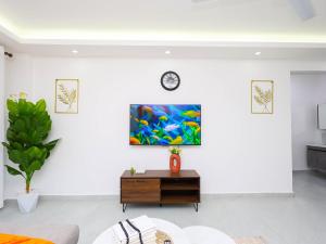 Modern 2BR with Pool - Nyali, City Mall