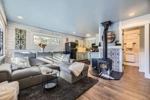 The Bears Den - Hot Tub Retreat - Family Home