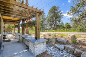 The Bears Den - Hot Tub Retreat - Family Home