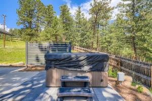 The Bears Den - Hot Tub Retreat - Family Home