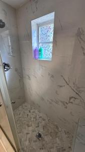 Amazing little house at Gnv with pickleball court