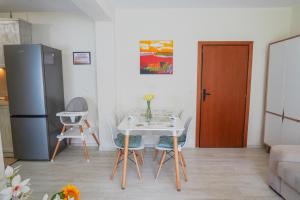 Positive Apartment - Слънчев уют и огромна веранда в сърцето на Петрич