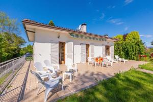 Villa Martine Au Bord Du Lac with Garden - Happy Rentals