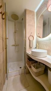 Appart cosy, 2 pièces, clim, parking privée, tout équipé, face au port de Santa Lucia