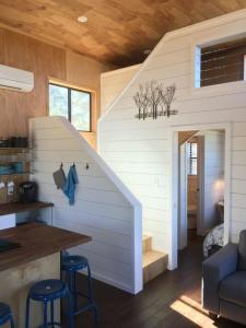 Wanderin Star Farms - Hilltop Hideaway