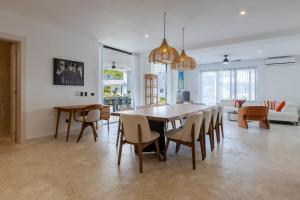 Las Palmeras Beach house
