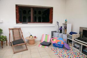 Chambre lumineuse avec SDB privée, métro L11 à 2 min