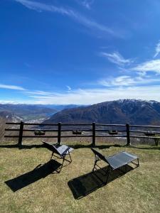Casa dello Scoiattolo immersa nel verde con vista lago
