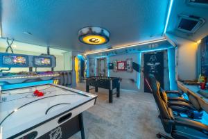 6BR house with game room near Disney