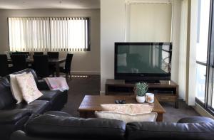 THE WATERFRONT APARTMENTS 2 Bedroom Bay View Deluxe Apartment located on the Geelong Waterfront - 4603