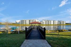 Modern 2BR Condo with Lazy River Near Disney