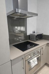 Spacious 2-bed Apt Near Canary Wharf- Long stay